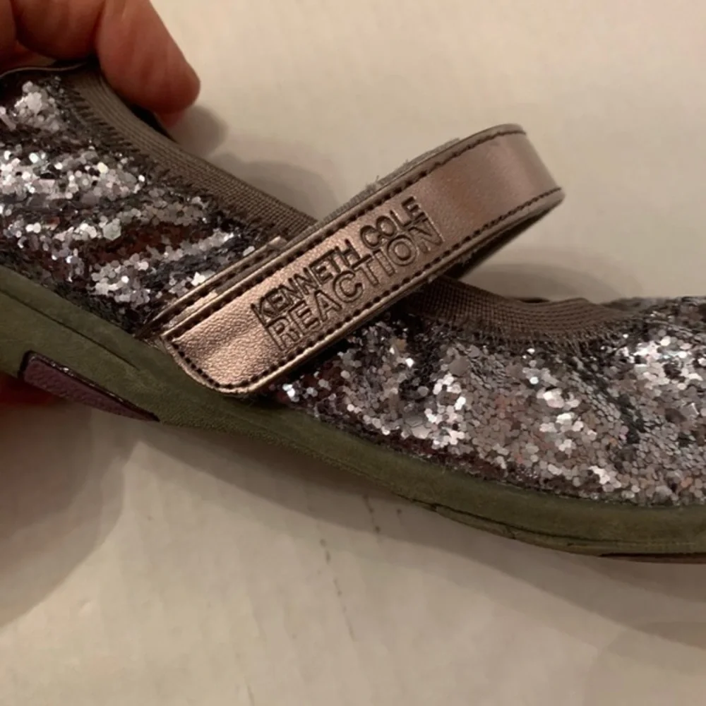 Kenneth Cole Reaction Silver Glitter Shoe